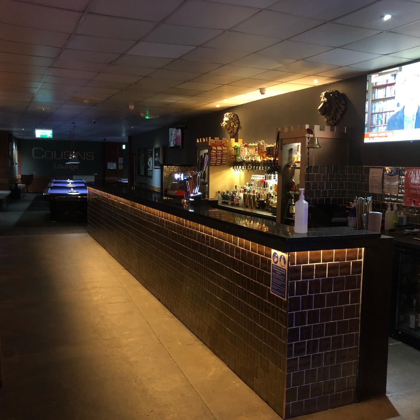 Cousins Lounge