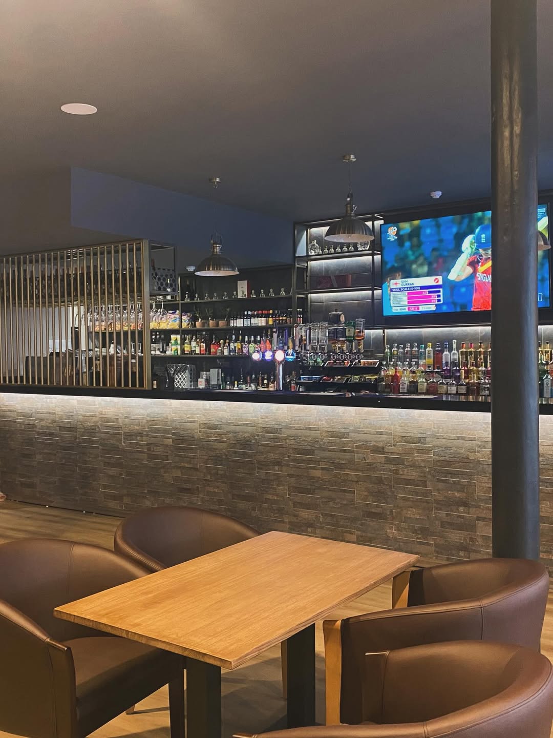 Cousins Lounge
