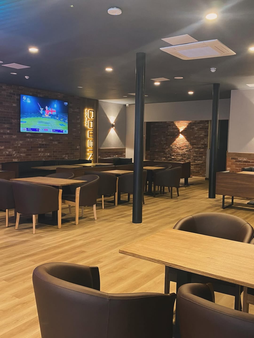 Cousins Lounge