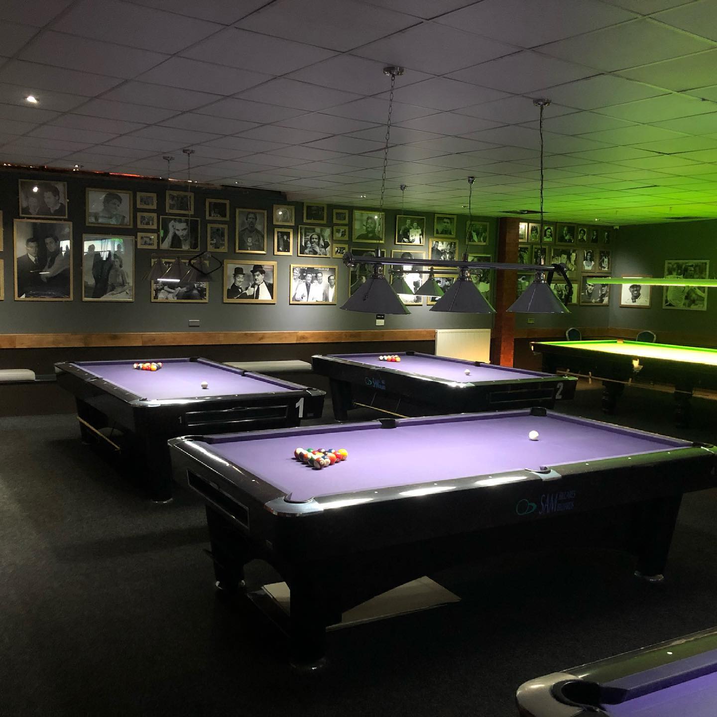 Cousins Lounge