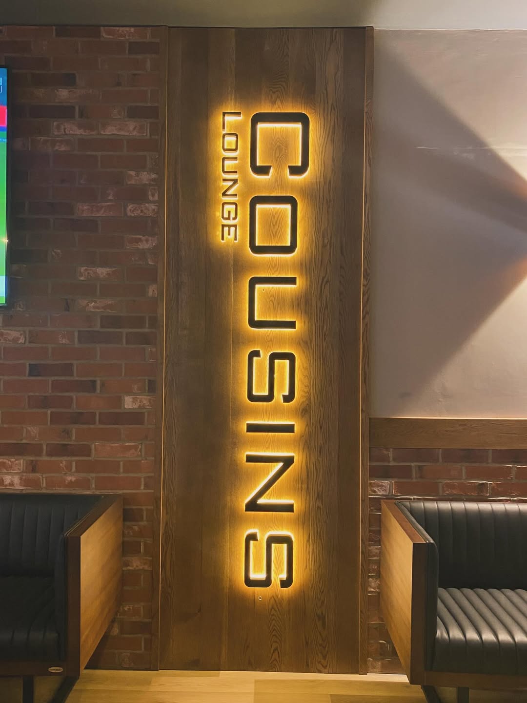 Cousins Lounge